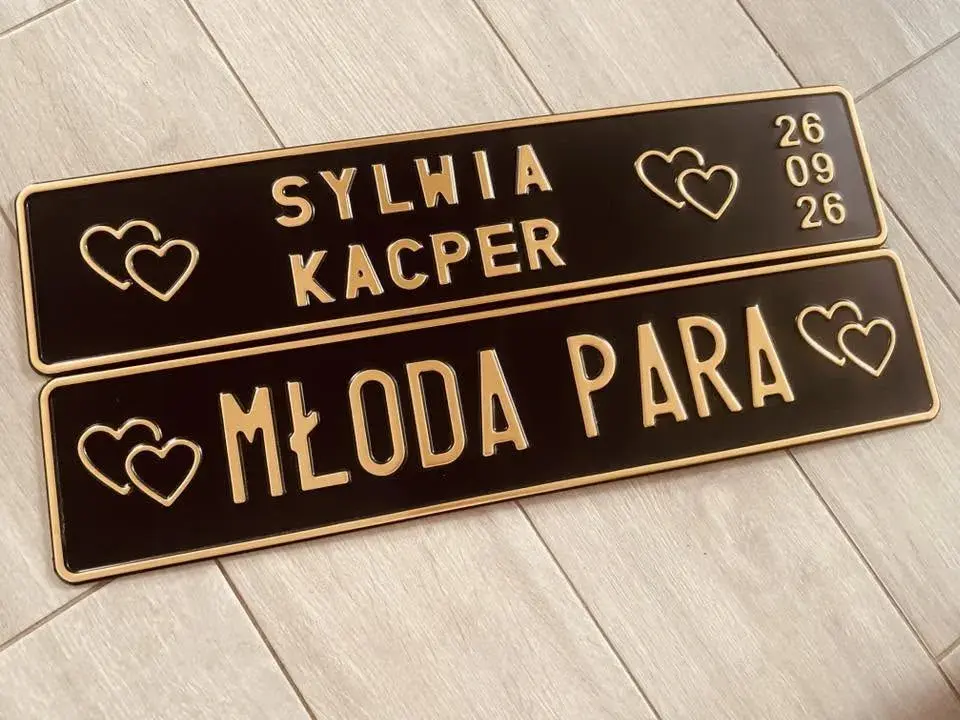 Czarno-złote tablice ślubne Sylwia i Kacper z podwójnymi sercami